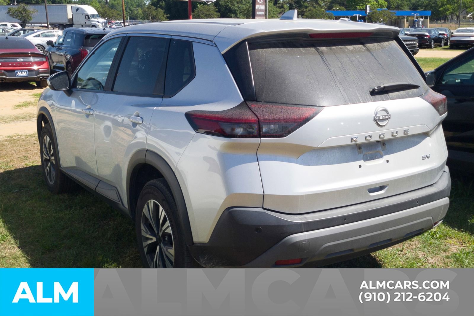 Used 2023 Nissan Rogue SV image 24