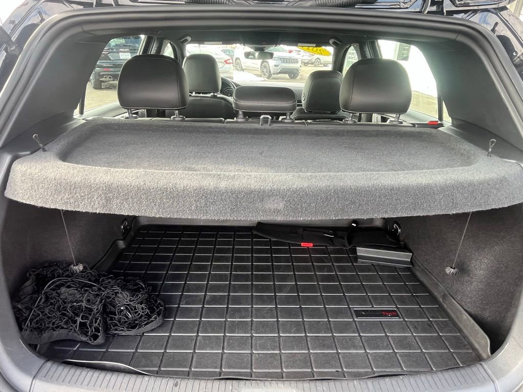 Used 2017 Volkswagen Golf R 4-Door image 19