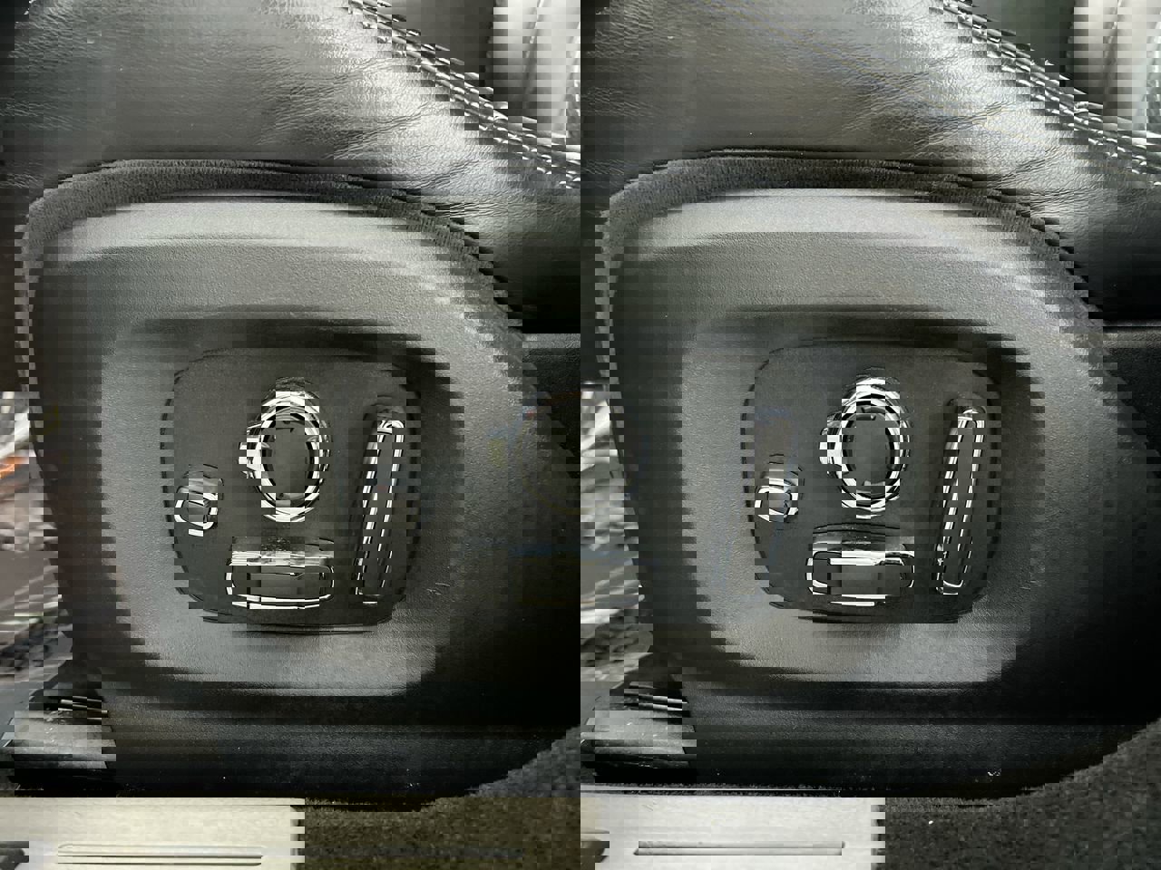 Used 2018 Jaguar XJ L Portfolio image 13