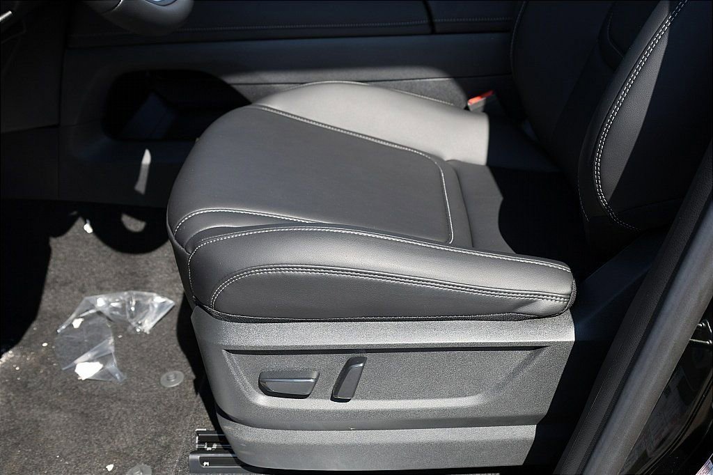 New 2026 Nissan Armada SV image 18