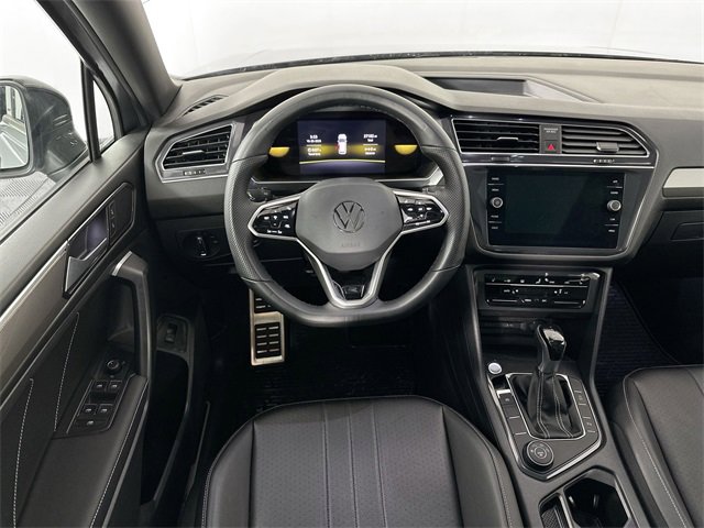 Used 2022 Volkswagen Tiguan SE R-Line image 3