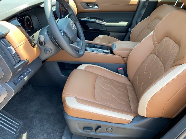 New 2026 Nissan Pathfinder Platinum AWD/4WD image 8