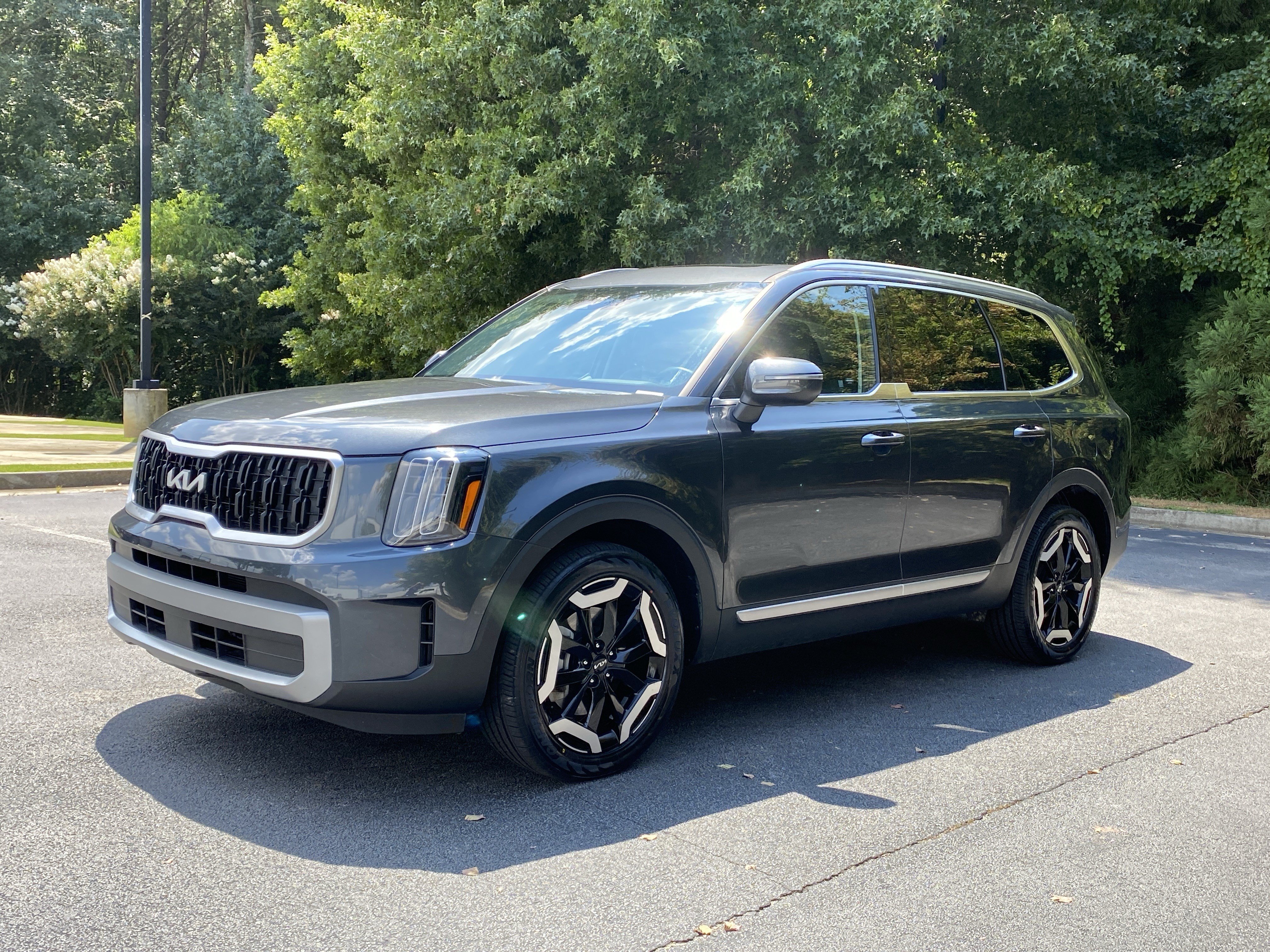 Used 2024 Kia Telluride EX w/ EX Captain's Chair Package FWD image 5