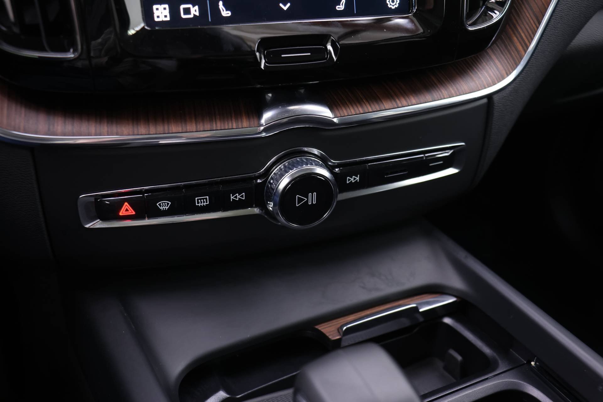 Certified 2024 Volvo XC60 B5 Plus image 10