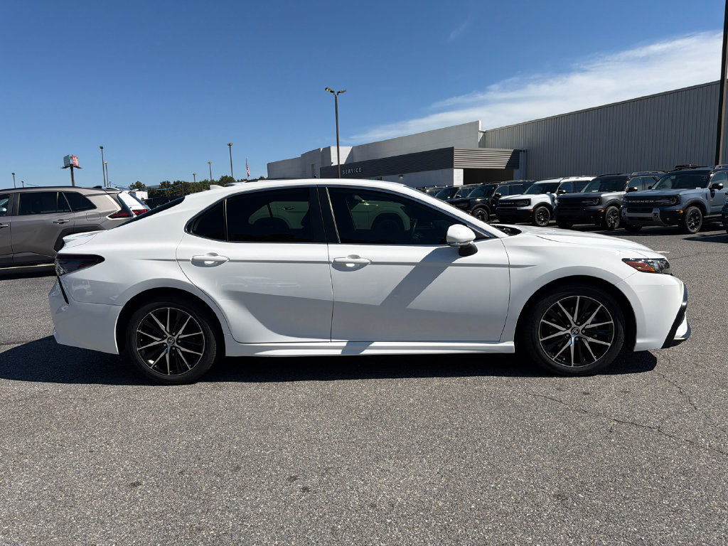 Used 2024 Toyota Camry SE FWD image 8