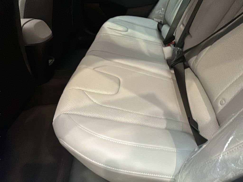 Certified 2025 Hyundai Elantra Limited image 13