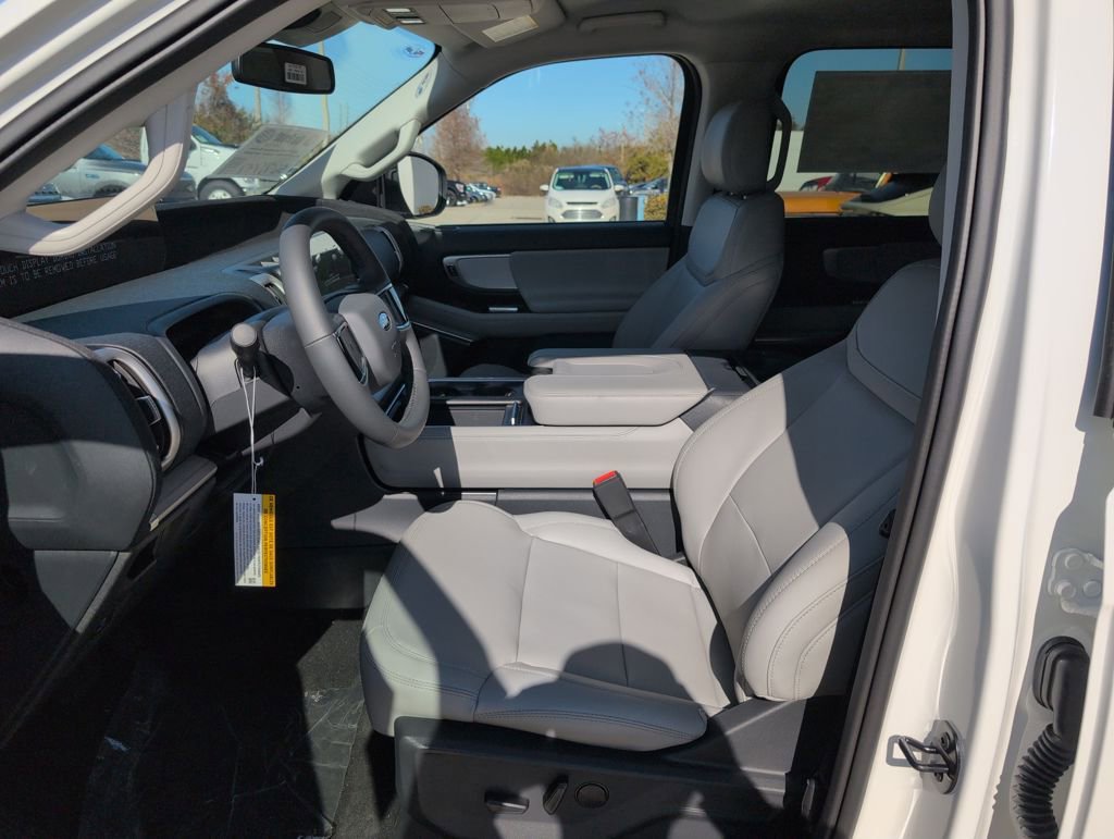 New 2026 Ford Expedition Active image 5