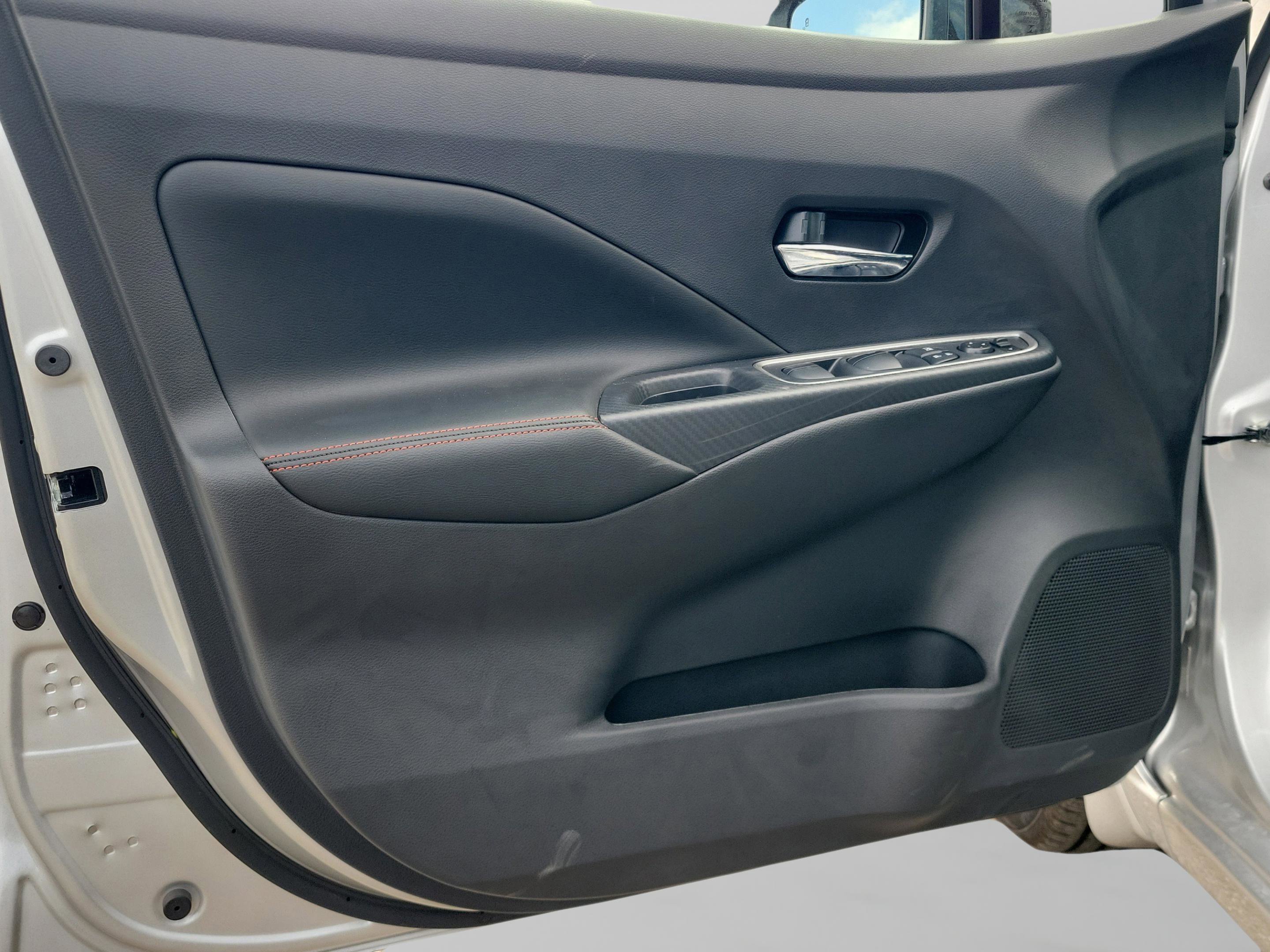 New 2025 Nissan Versa SR w/ Trunk Package FWD image 19
