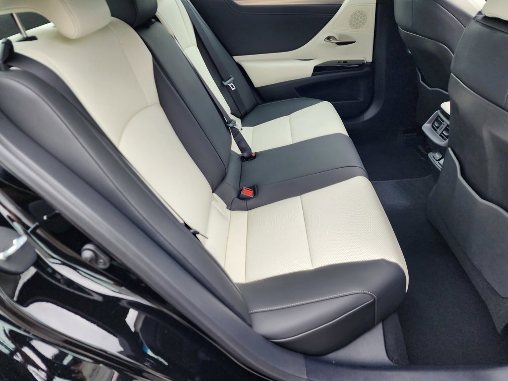 Certified 2025 Lexus ES 350 F Sport image 4