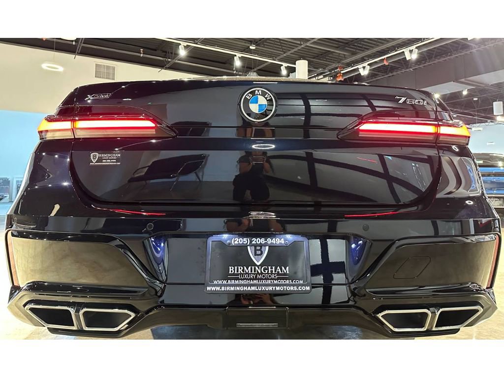 Used 2024 BMW 760i xDrive w/ Premium Package 2 image 15