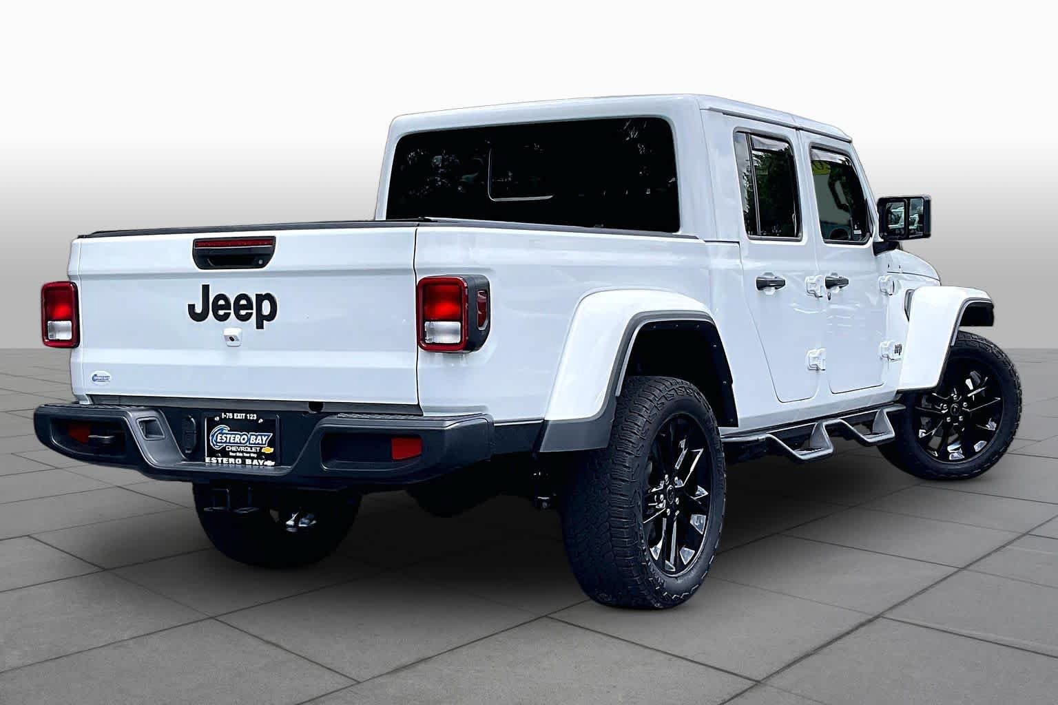 Used 2024 Jeep Gladiator Sport AWD/4WD image 13