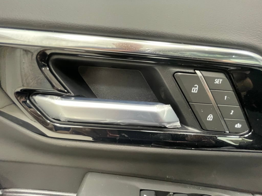 New 2026 Chevrolet Suburban Premier w/ Sun And Tow Package AWD/4WD image 17