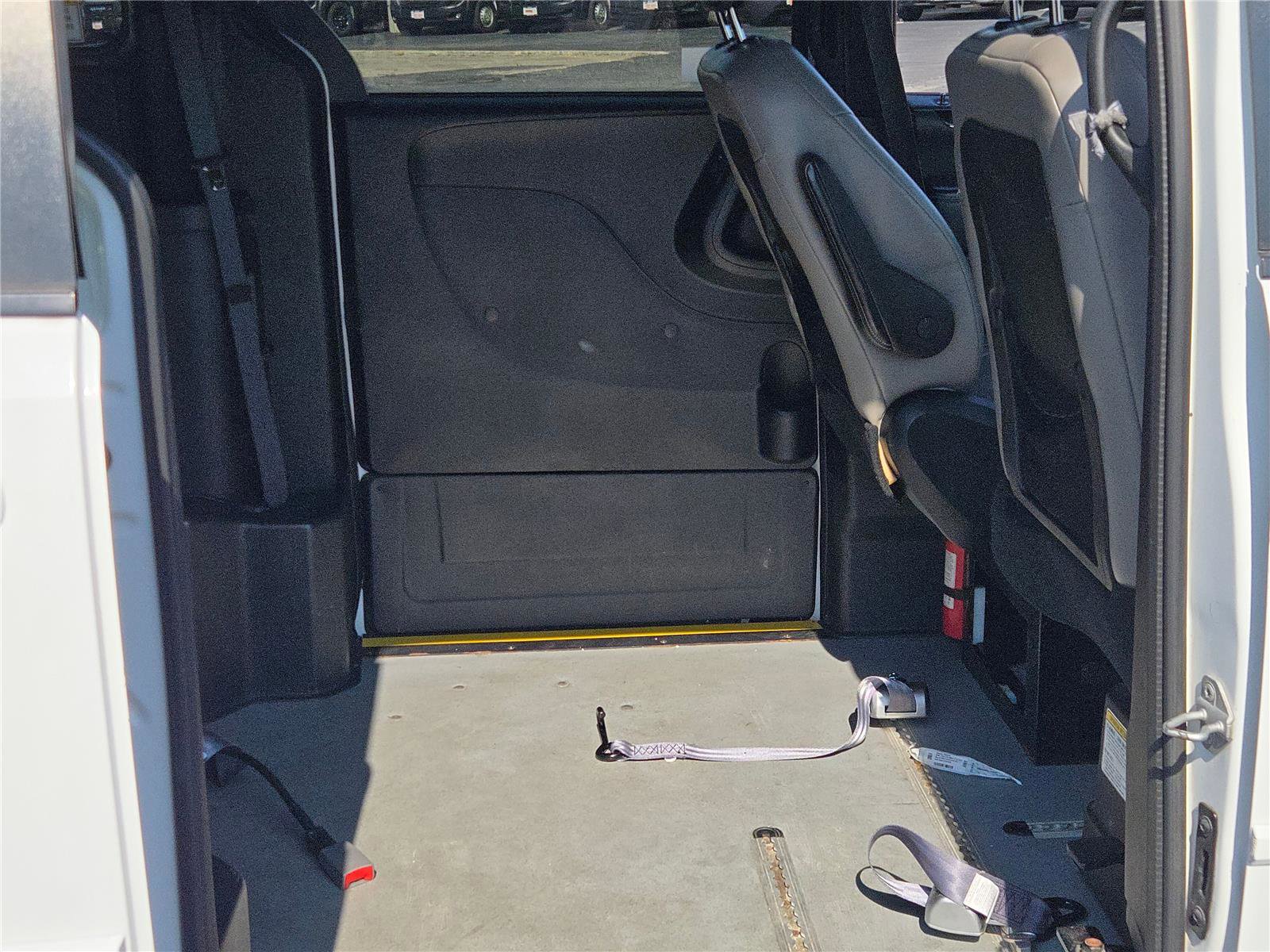 Used 2016 Dodge Grand Caravan SE image 6