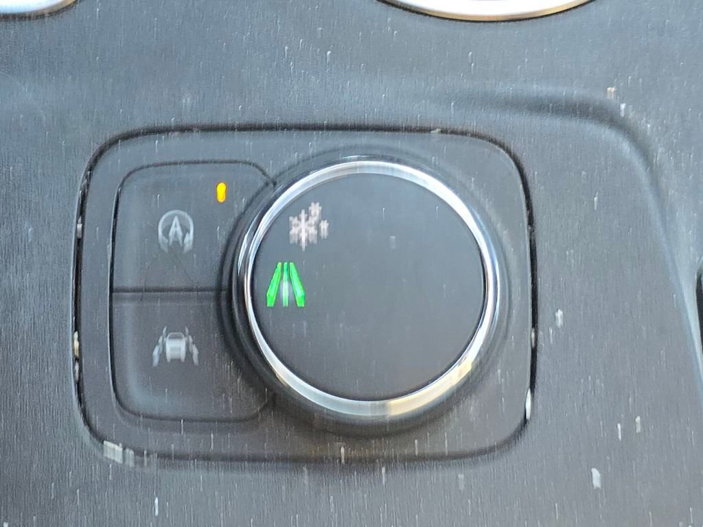 Used 2023 Chevrolet Traverse LS image 23