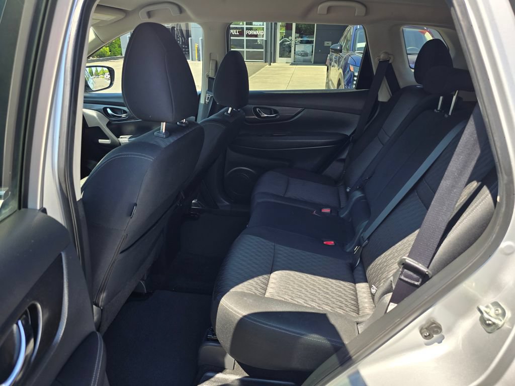 Used 2018 Nissan Rogue SV AWD/4WD image 16