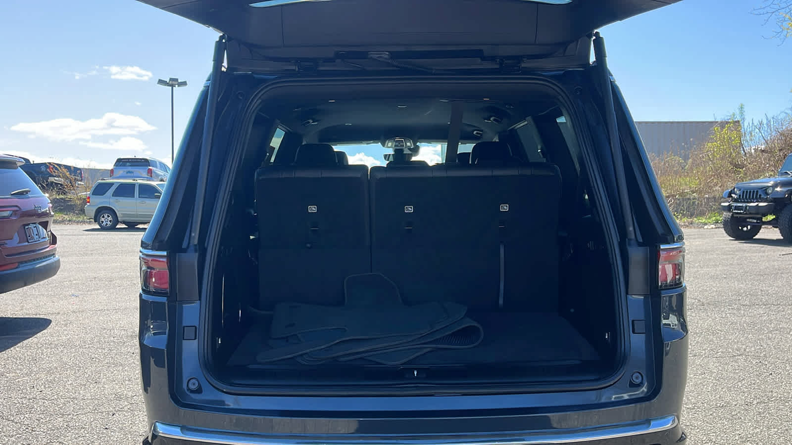 Certified 2023 Jeep Wagoneer 4WD image 31