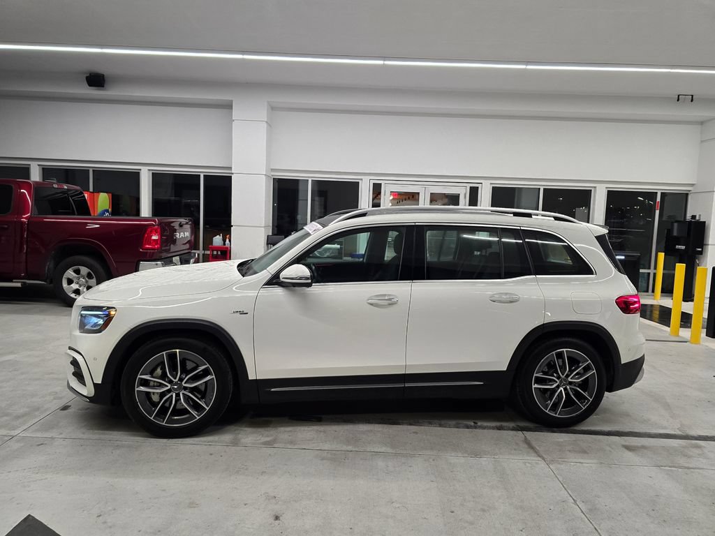 Used 2025 Mercedes-Benz GLB 35 AMG 4MATIC image 3