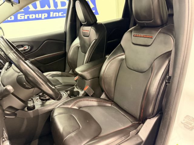 Used 2020 Jeep Cherokee Trailhawk w/ Cold Weather Group AWD/4WD image 45
