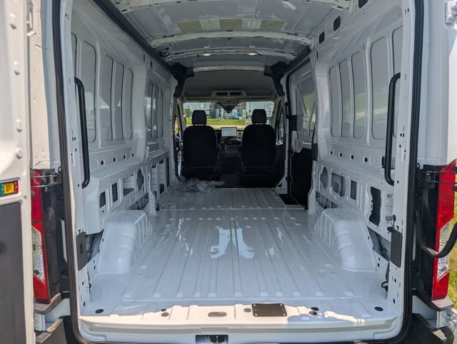 New 2026 Ford Transit 250 148 Medium Roof RWD image 9