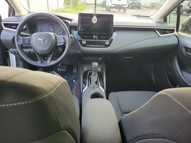 Used 2025 Toyota Corolla LE FWD image 11