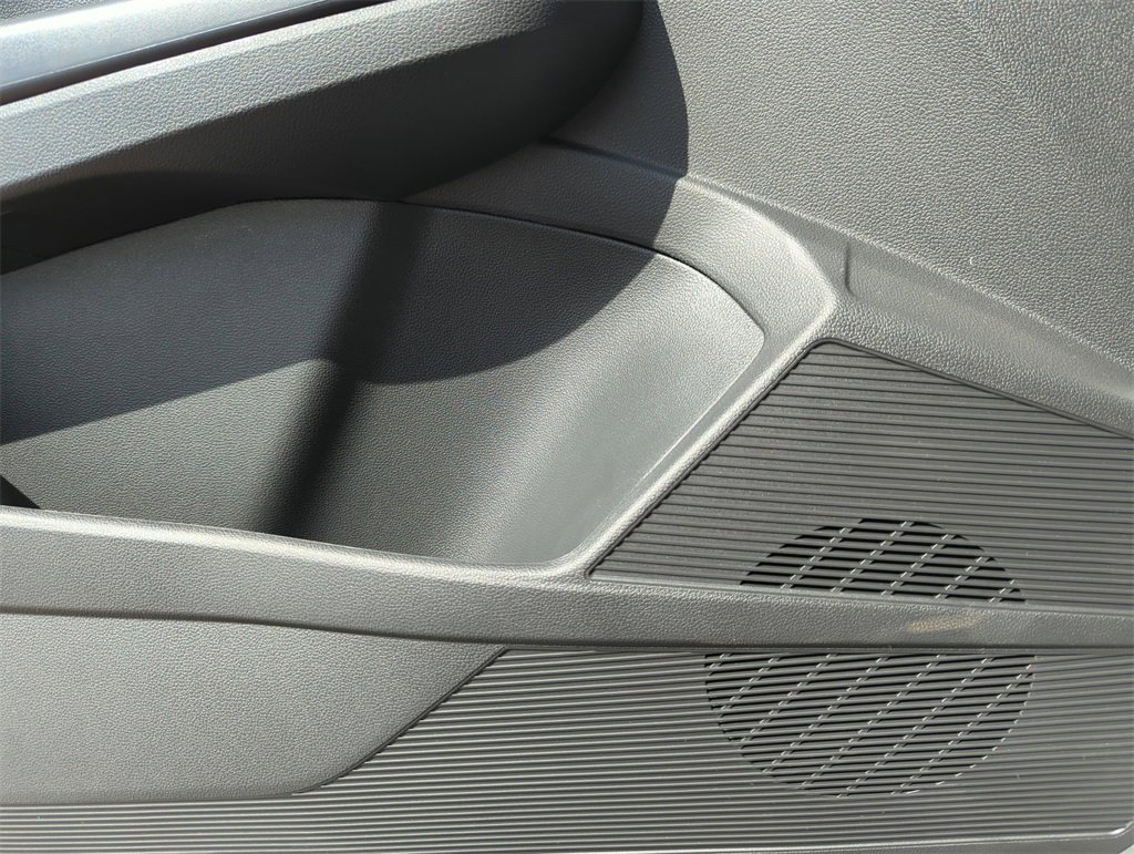 New 2025 Volkswagen Taos SE image 27