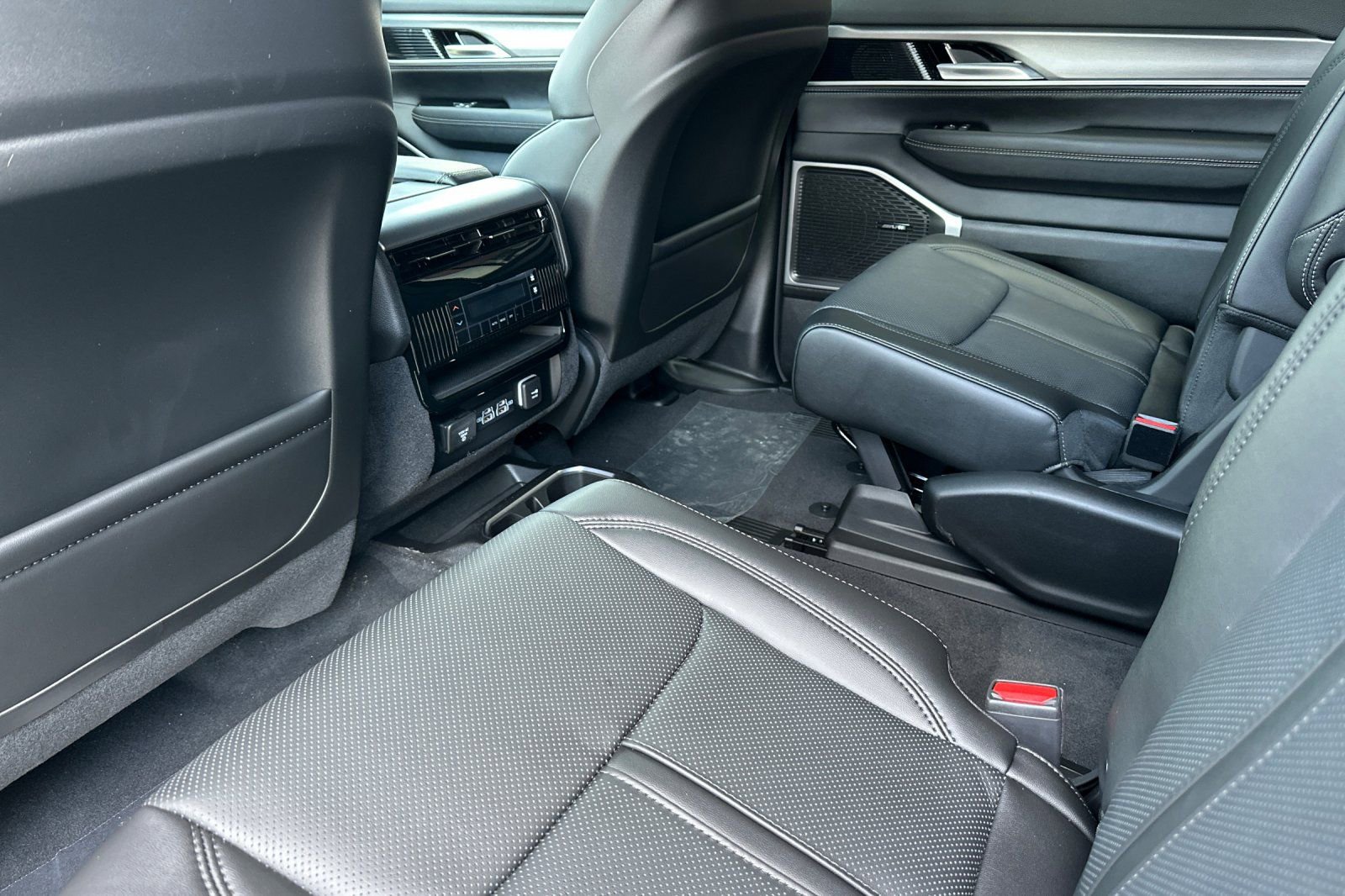 New 2026 Jeep Grand Wagoneer L 4WD image 11