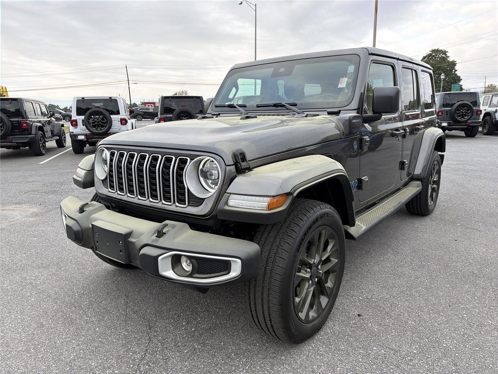 Used 2025 Jeep Wrangler Unlimited Sahara AWD/4WD video 2