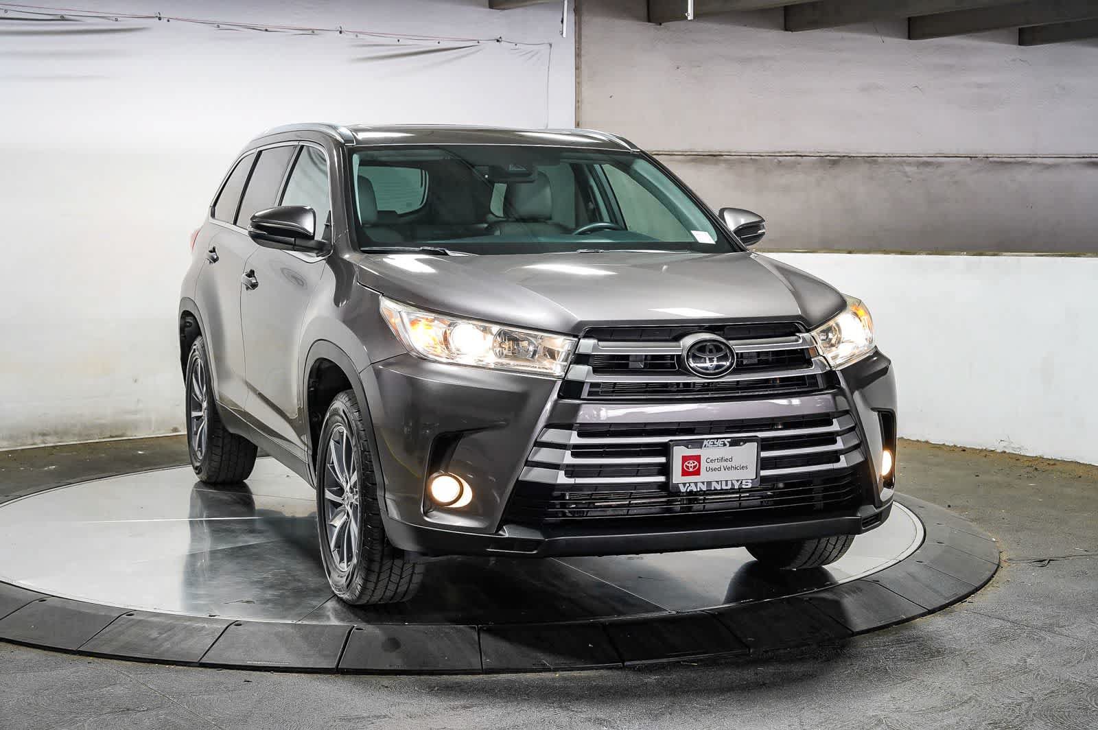 Certified 2019 Toyota Highlander XLE w/ Carpet Mat Package (TMS) FWD image 3