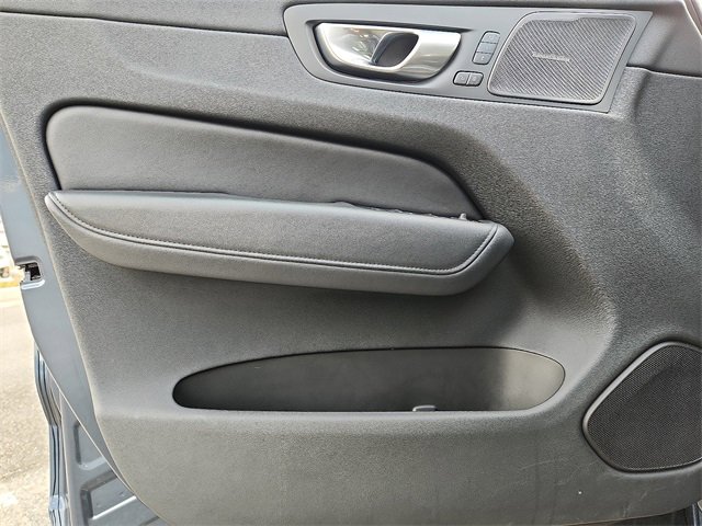 Used 2024 Volvo XC60 B5 Plus image 10