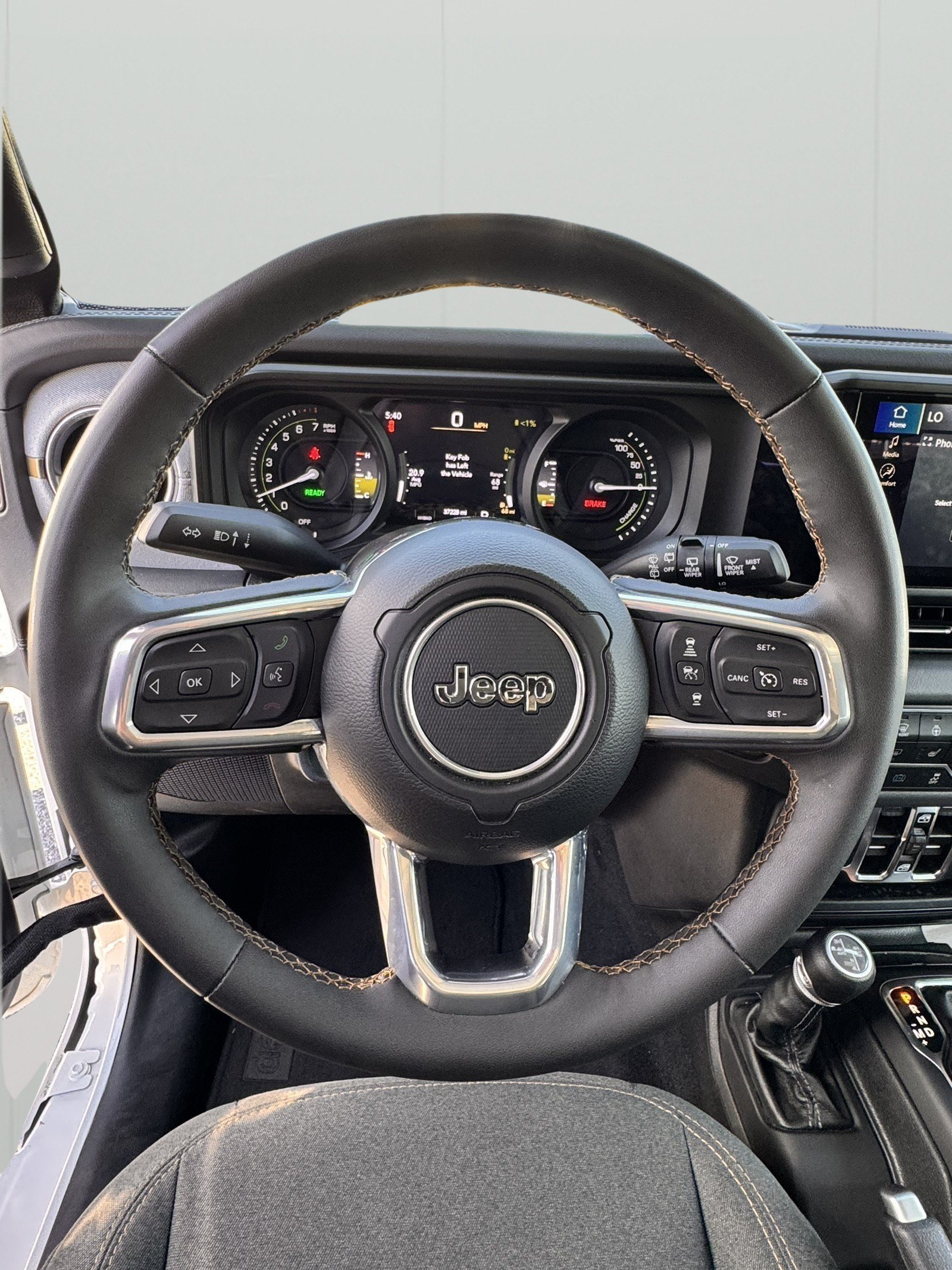 Used 2024 Jeep Wrangler Unlimited Sahara AWD/4WD image 12