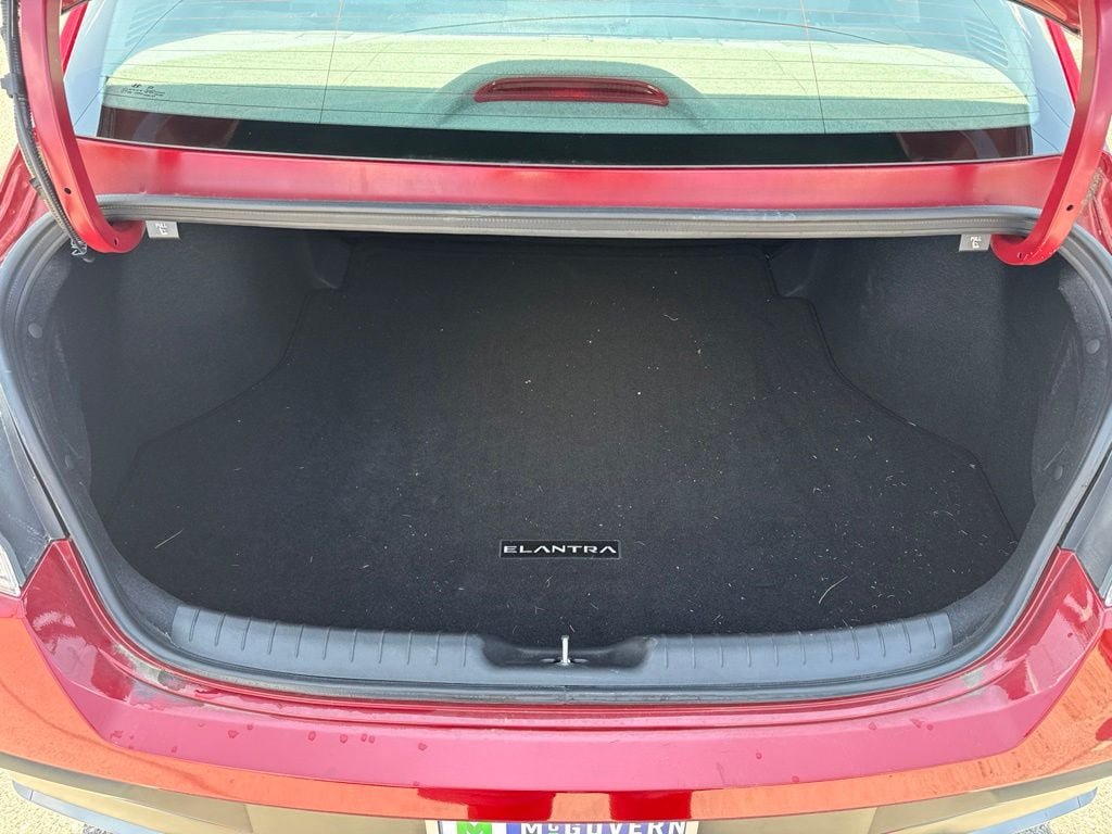 Used 2025 Hyundai Elantra SEL FWD image 23