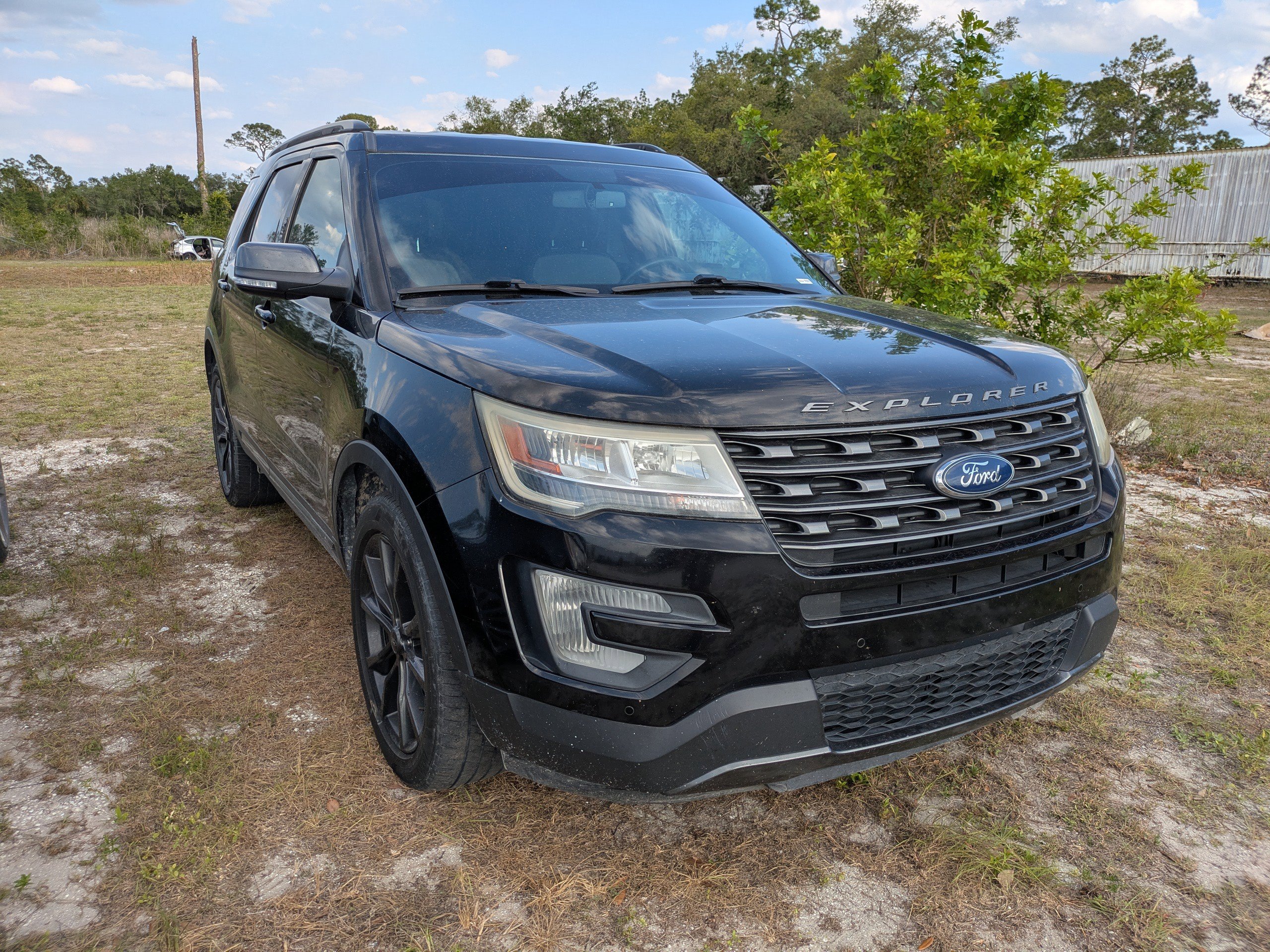 Used 2017 Ford Explorer XLT w/ Equipment Group 202A FWD image 2