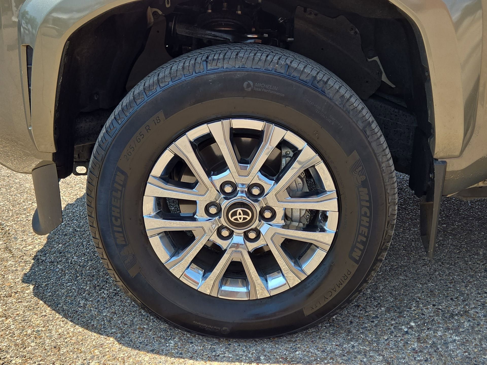 Used 2025 Toyota Tacoma Limited AWD/4WD image 11