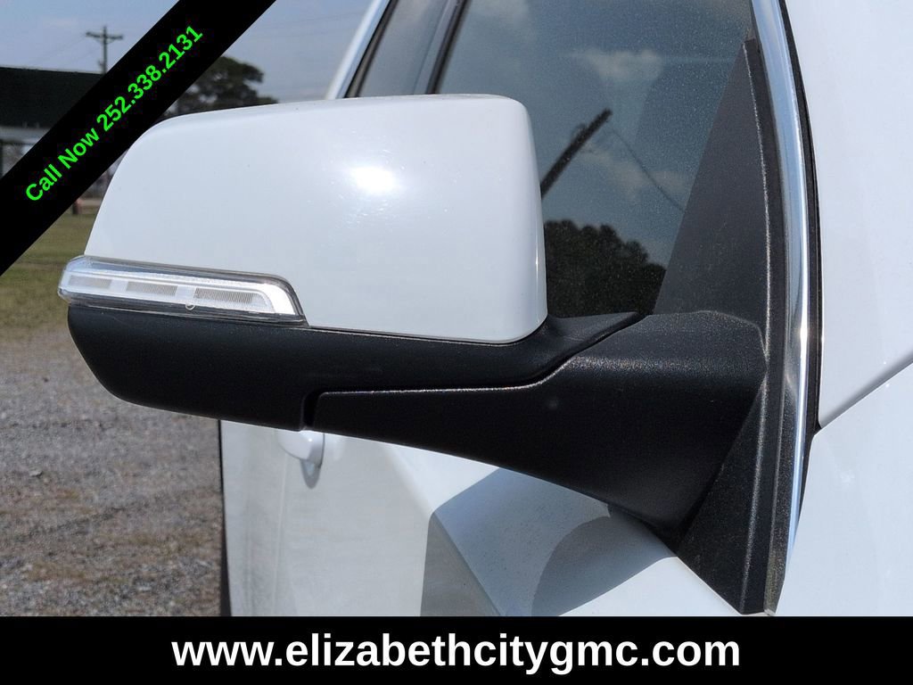 Used 2023 Chevrolet Traverse LT image 11