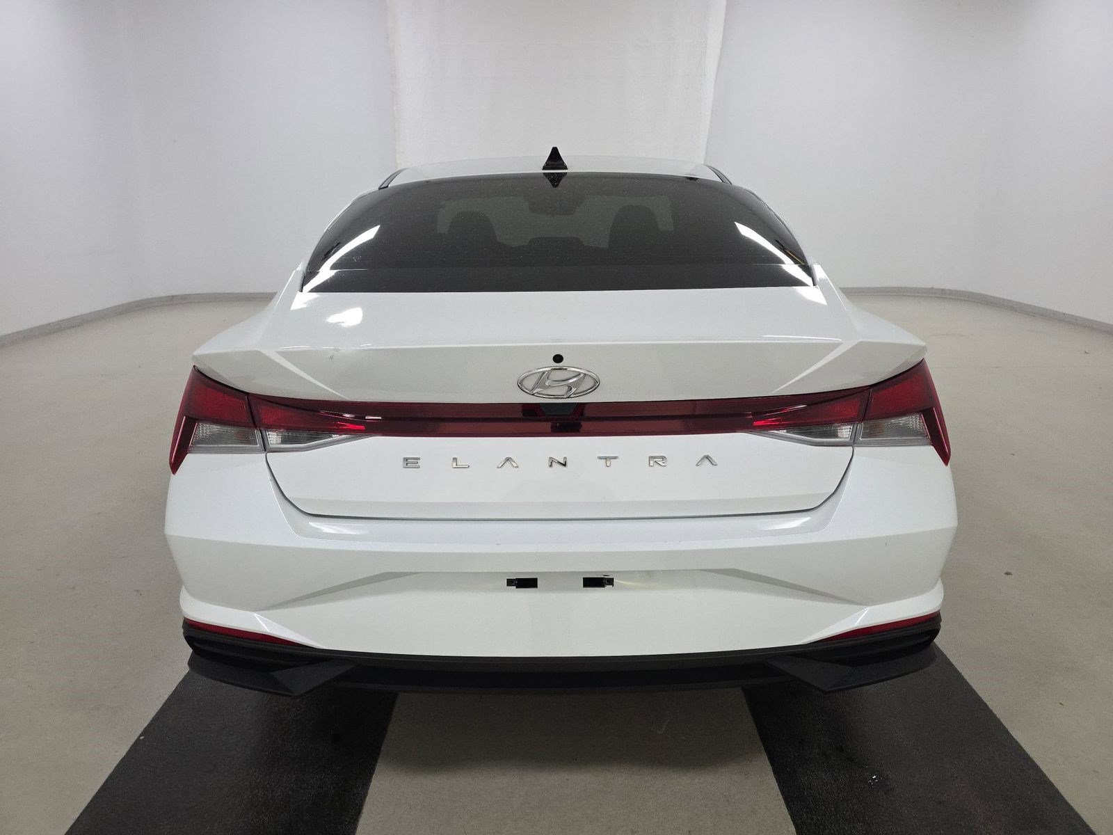 Used 2022 Hyundai Elantra SE FWD image 7