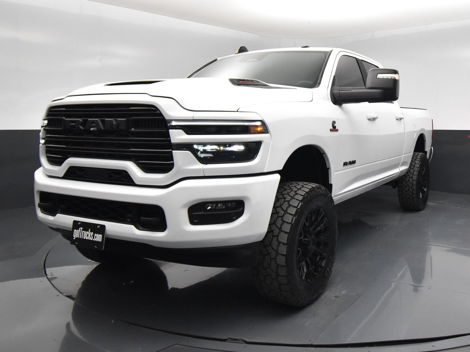 Used 2025 RAM 2500 Laramie w/ Night Edition AWD/4WD image 2