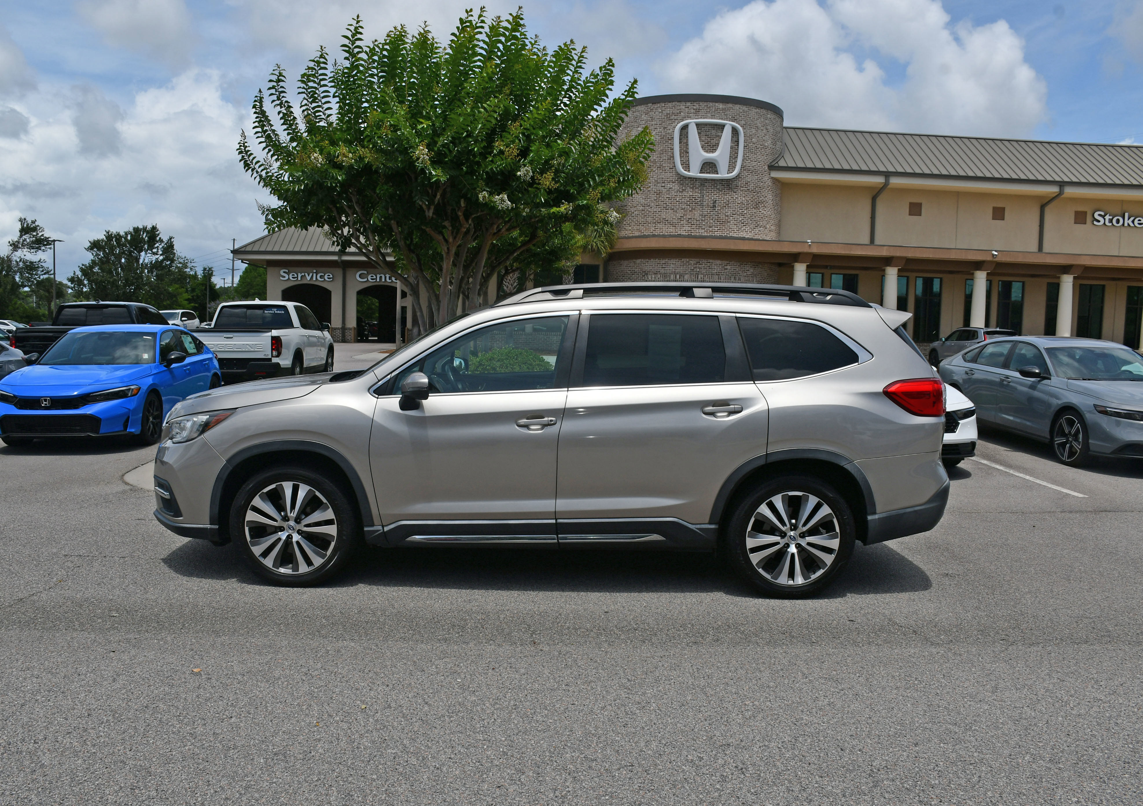 Used 2019 Subaru Ascent Limited AWD/4WD image 2