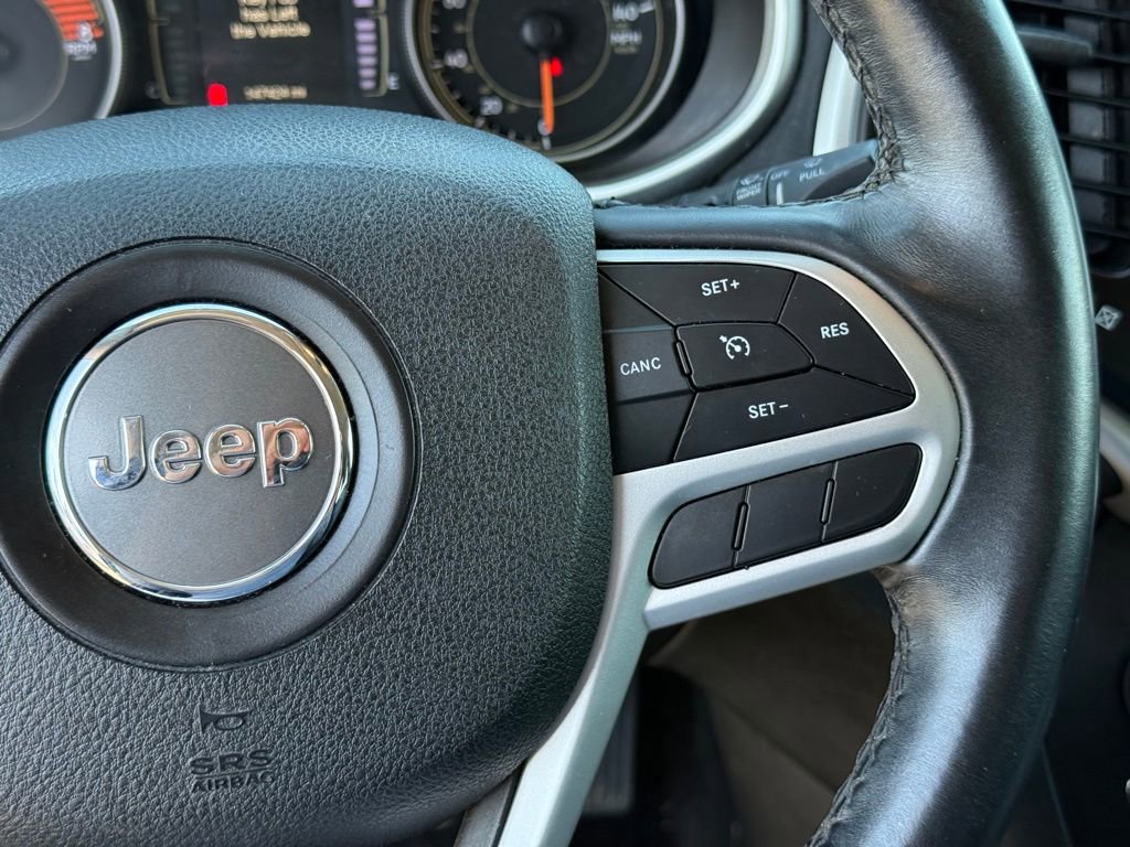 Used 2018 Jeep Cherokee Latitude Plus AWD/4WD image 16