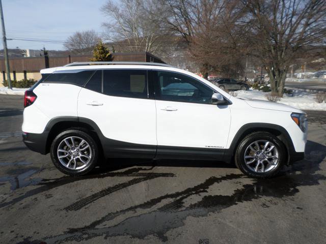 Used 2022 GMC Terrain SLT w/ Infotainment Package II image 8