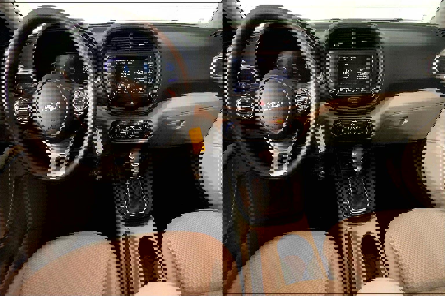 Used 2025 Kia Soul LX FWD image 15