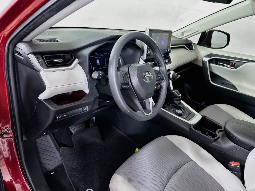 Used 2022 Toyota RAV4 Limited AWD/4WD image 9