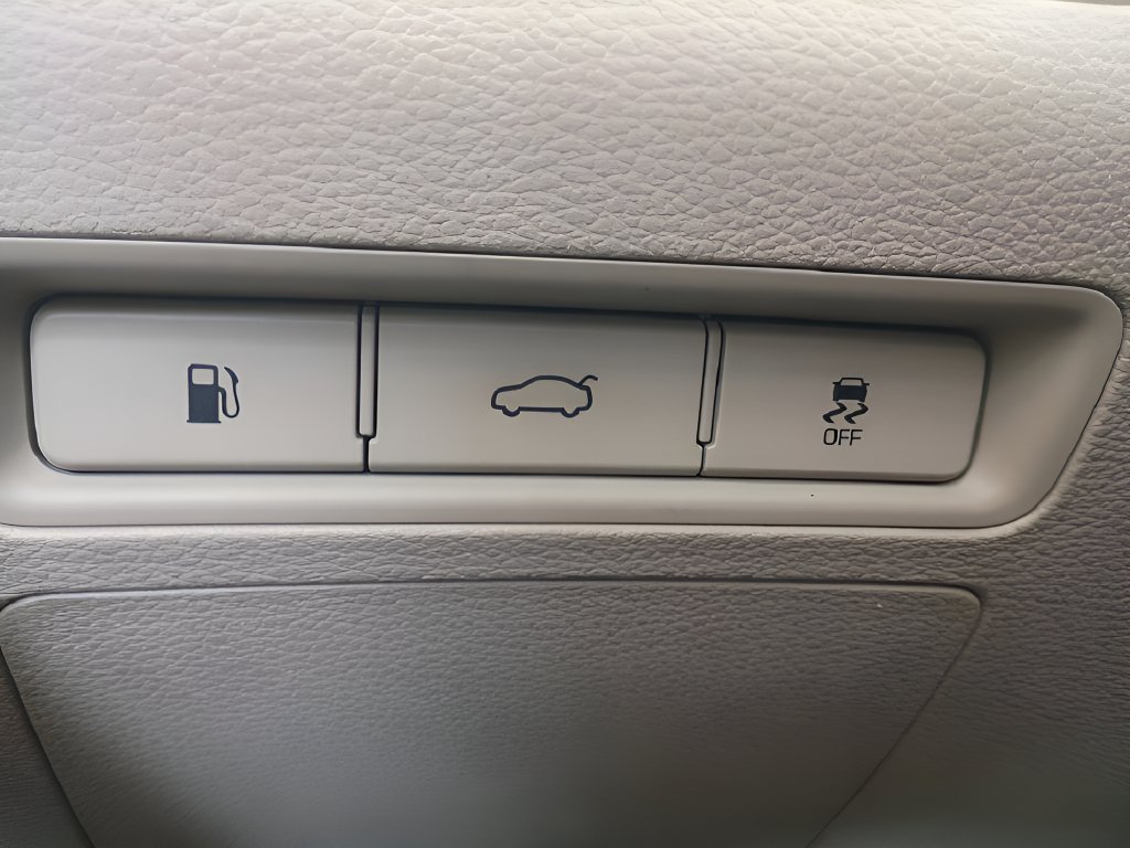 Used 2015 Hyundai Sonata Limited FWD image 14