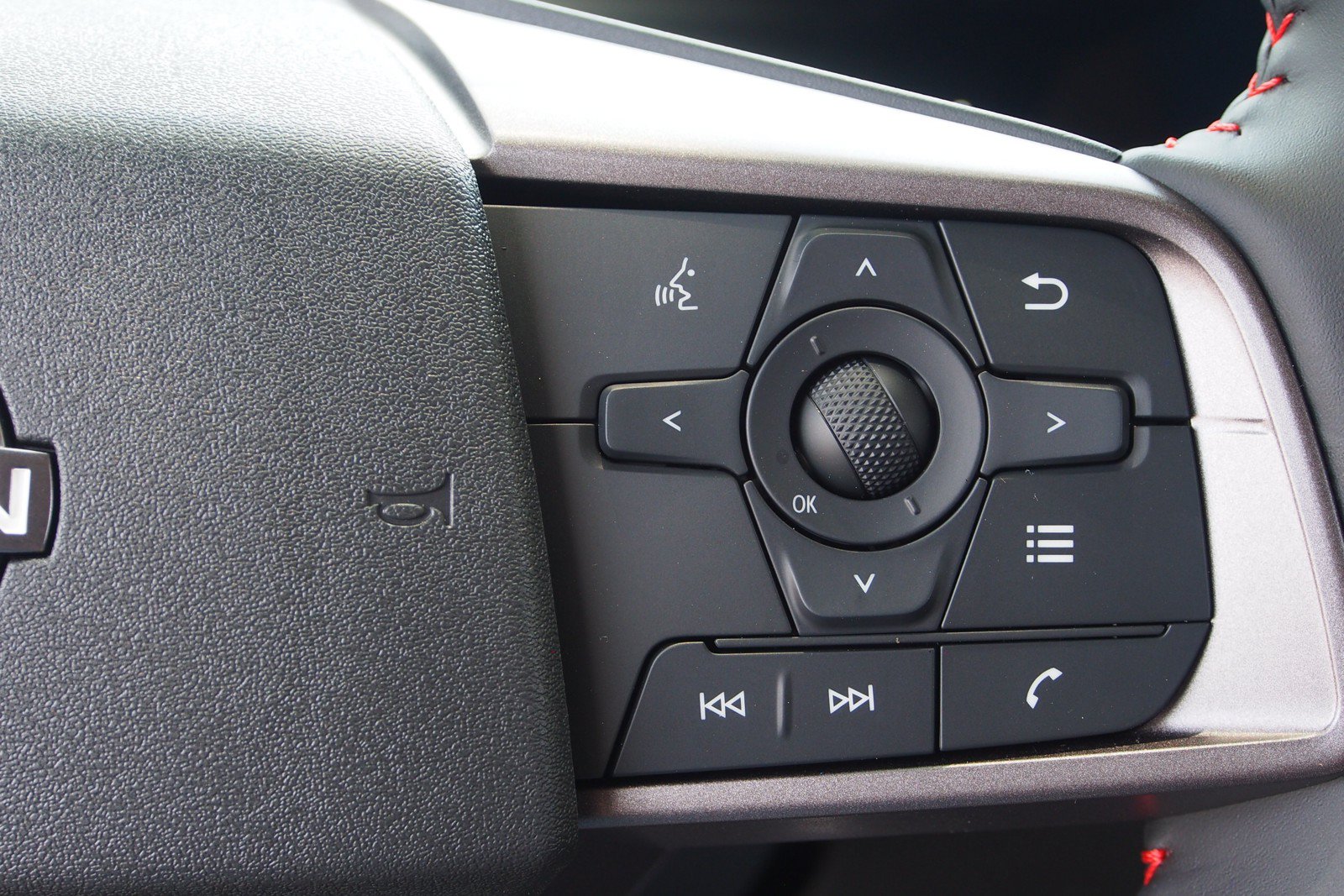 New 2026 Nissan Sentra SR w/ Floor Mat Package FWD image 21