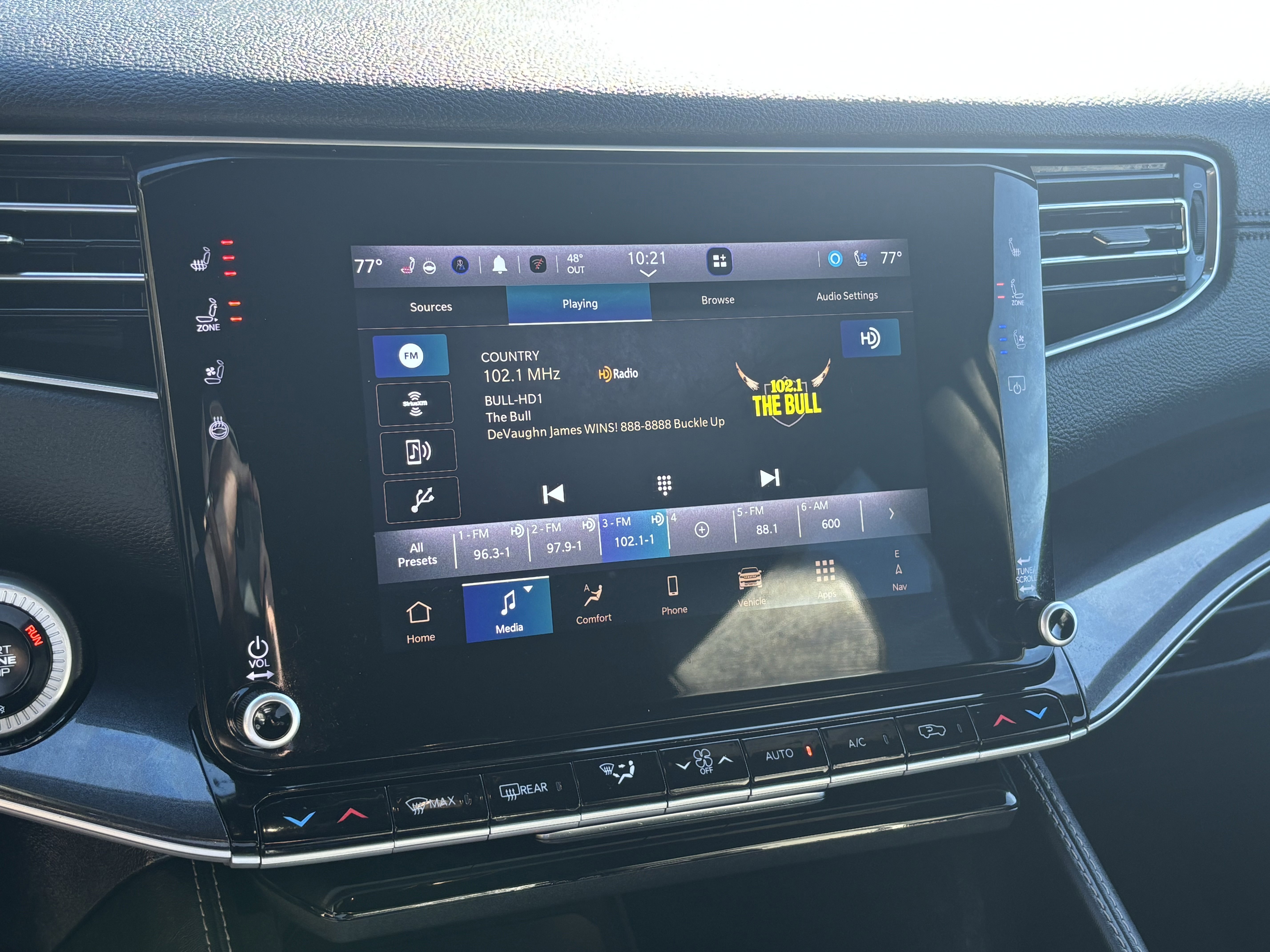 Used 2024 Jeep Wagoneer 4WD w/ Premium Group I image 14