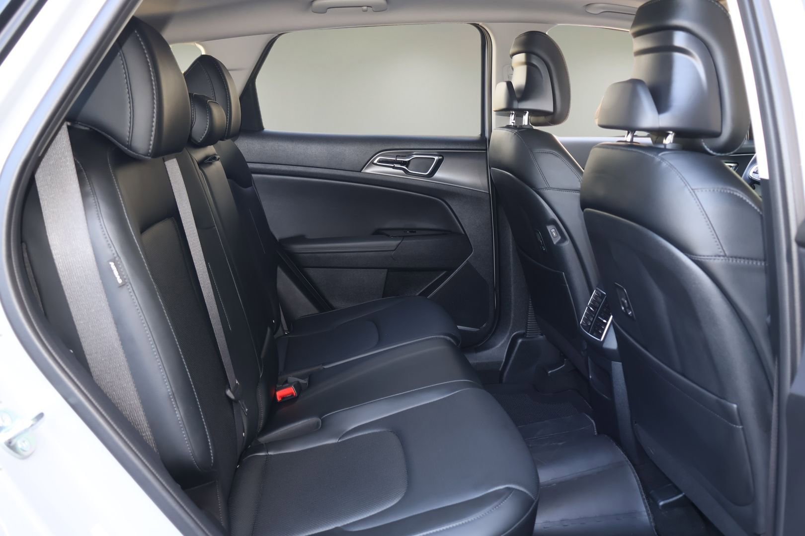 Used 2024 Kia Sportage SX image 14