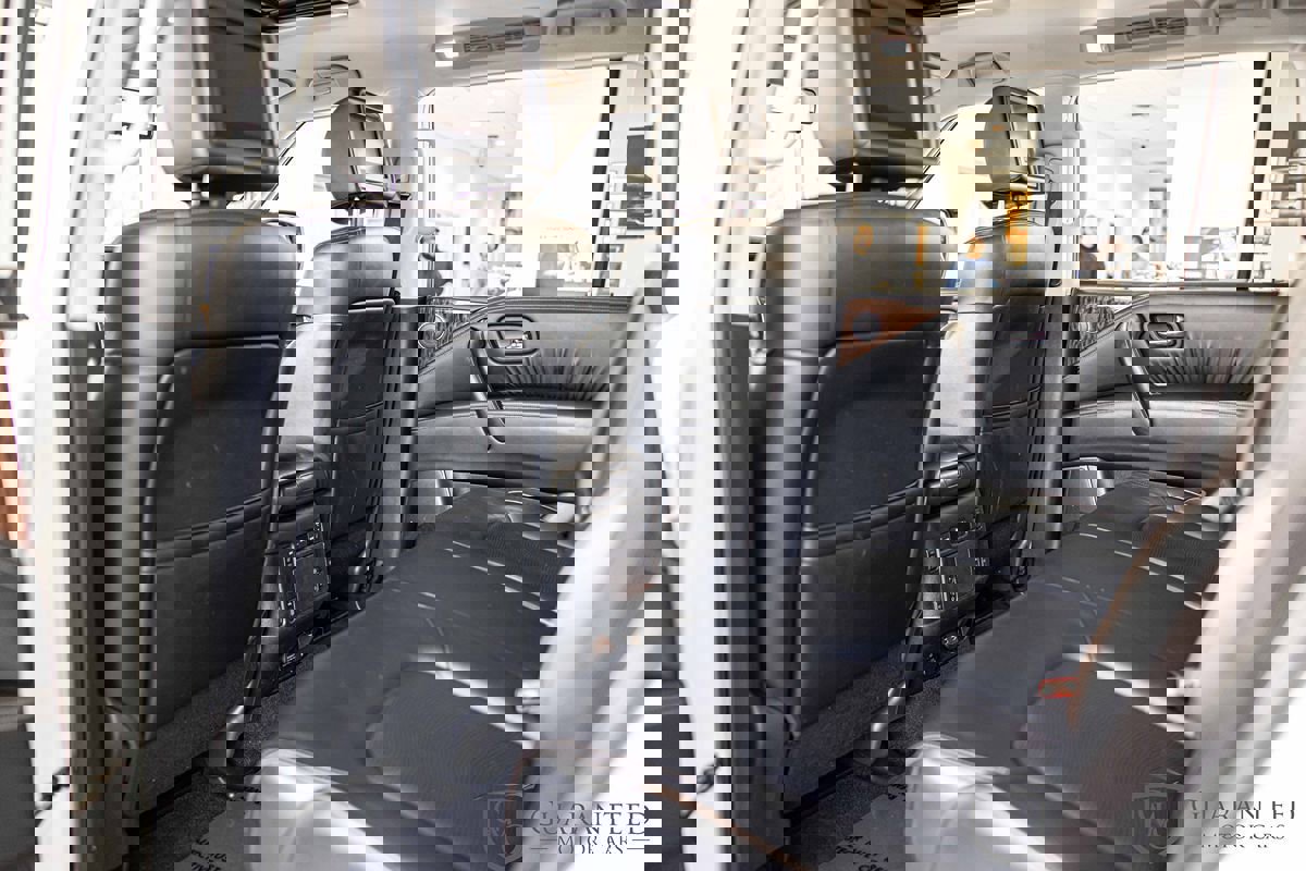 Used 2019 Nissan Armada Platinum image 37