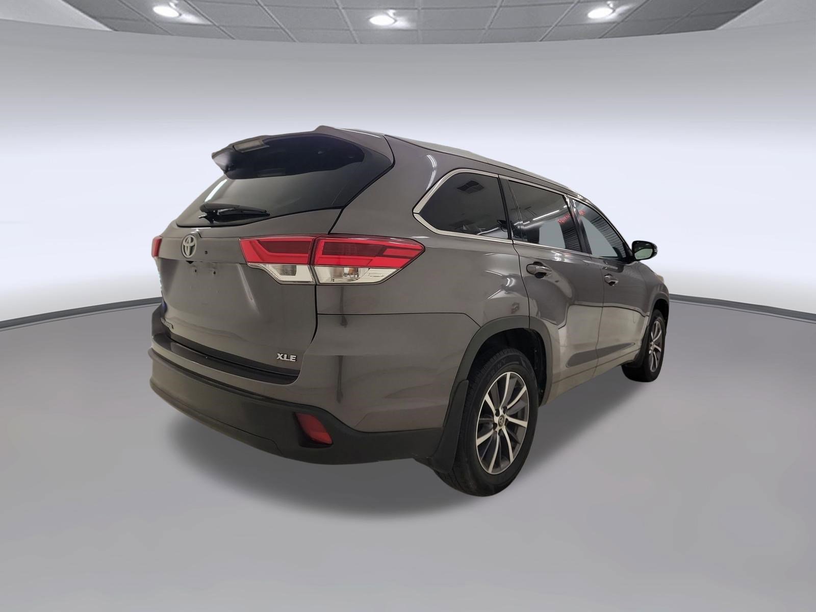 Used 2018 Toyota Highlander XLE FWD image 7