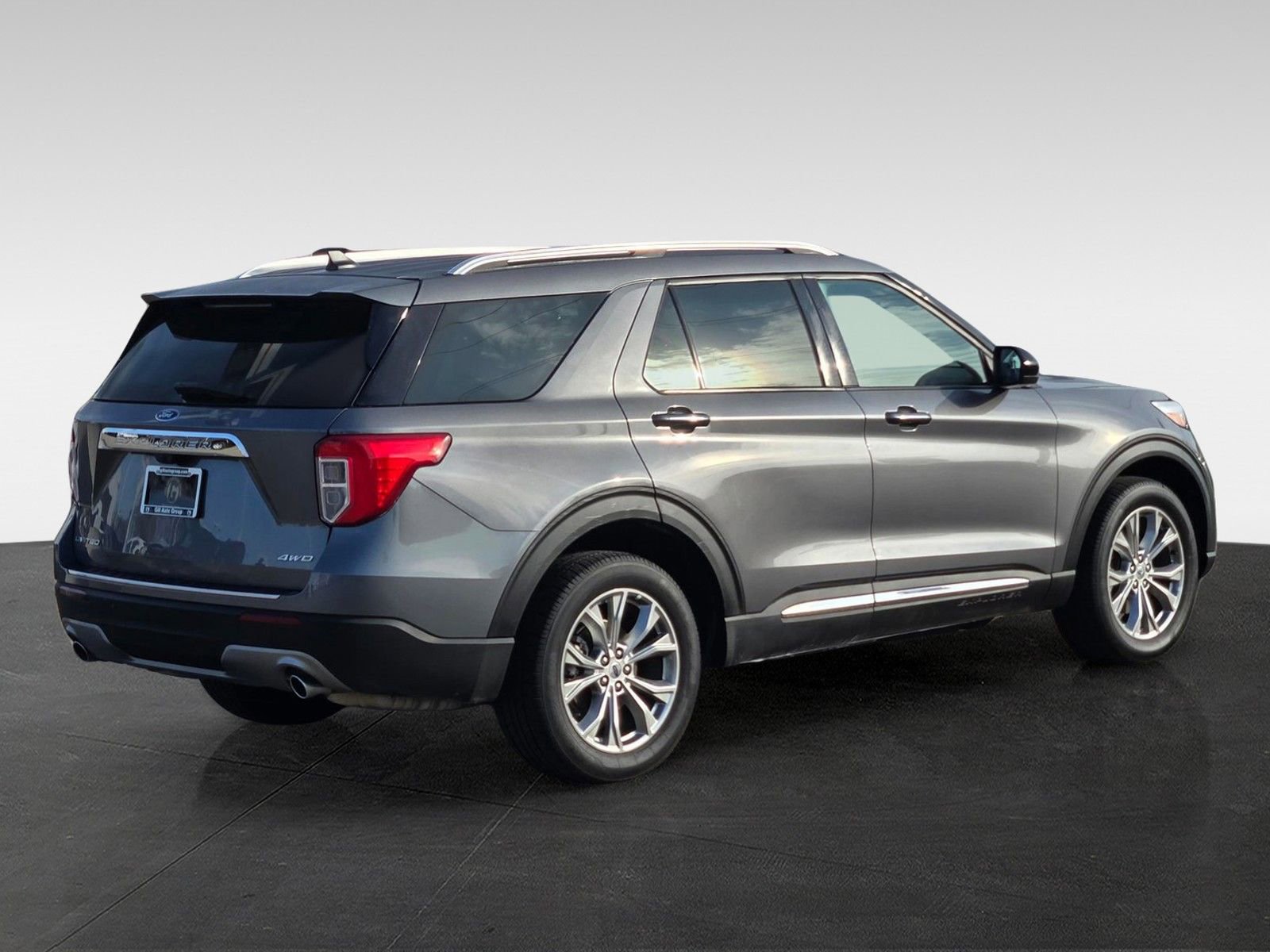 Used 2024 Ford Explorer Limited image 4