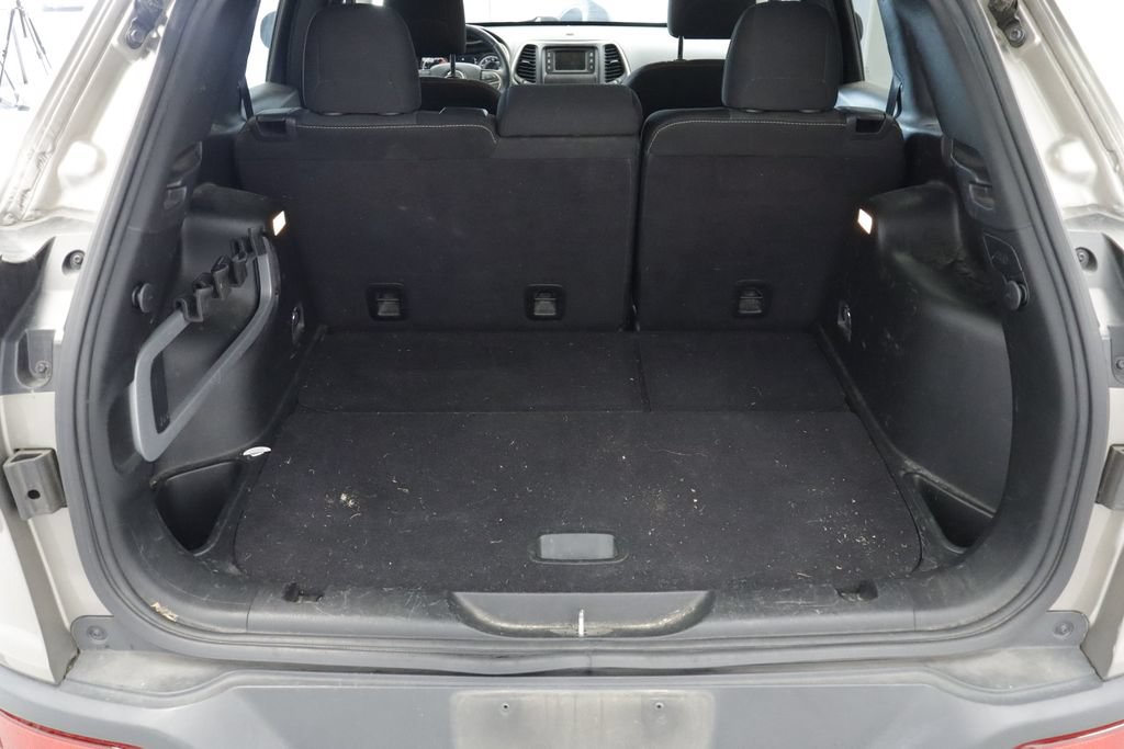 Certified 2016 Jeep Cherokee Latitude w/ Cold Weather Group FWD image 24