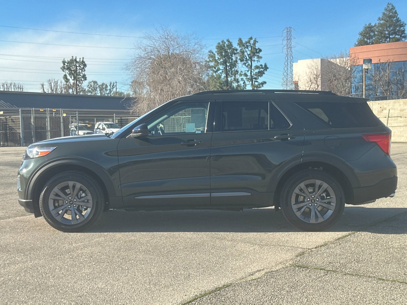 Certified 2022 Ford Explorer XLT w/ Equipment Group 202A image 8